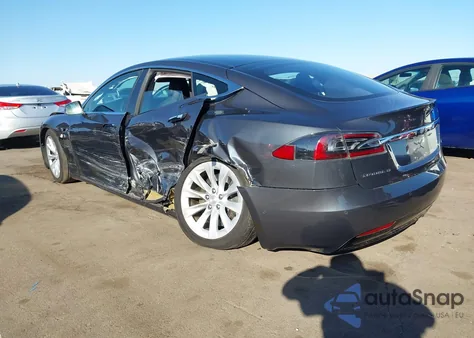 2018 Tesla Model S 100D/75D/P100D z USA, uszkodzony, nr VIN 5YJSA1E22JF275460